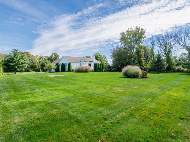 550 Seven Mile Road, Scituate, RI 02831