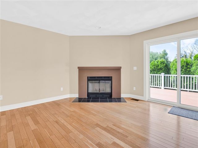 550 Seven Mile Road, Scituate, RI 02831