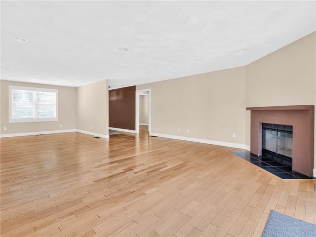 550 Seven Mile Road, Scituate, RI 02831