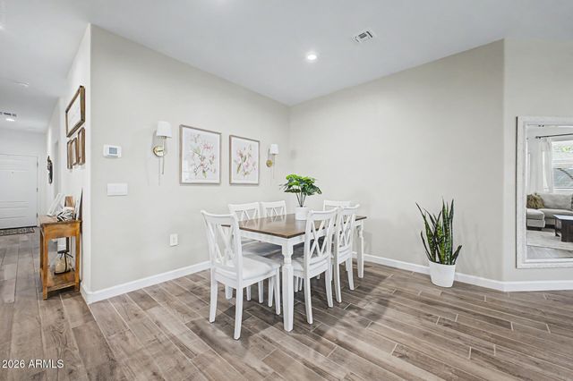 2824 W SEAVER Avenue, Apache Junction, AZ 85120