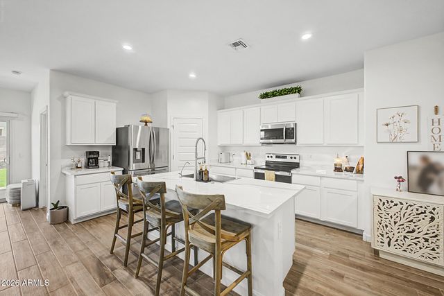 2824 W SEAVER Avenue, Apache Junction, AZ 85120