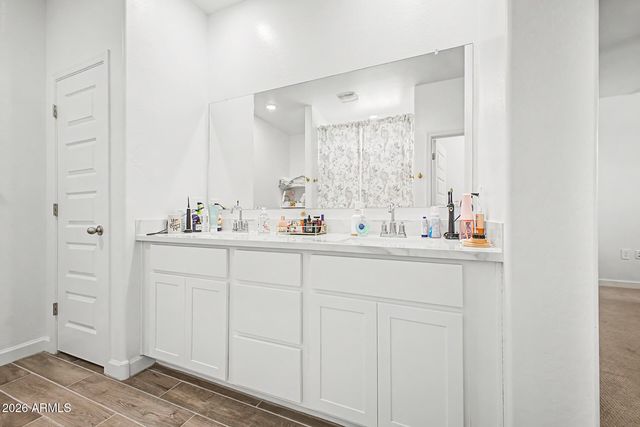 2824 W SEAVER Avenue, Apache Junction, AZ 85120