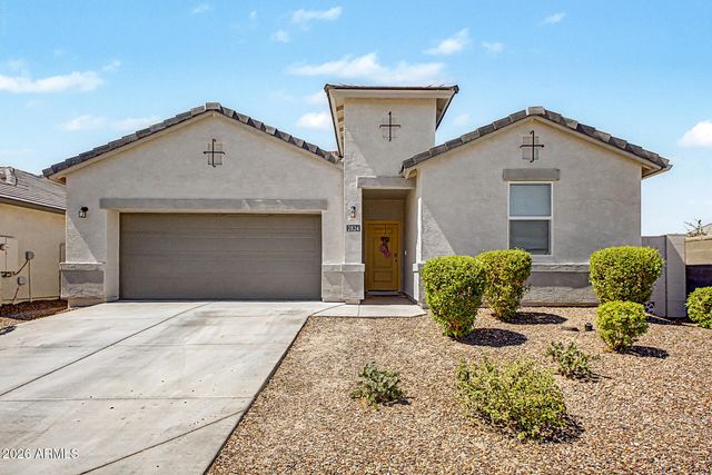 2824 W SEAVER Avenue, Apache Junction, AZ 85120