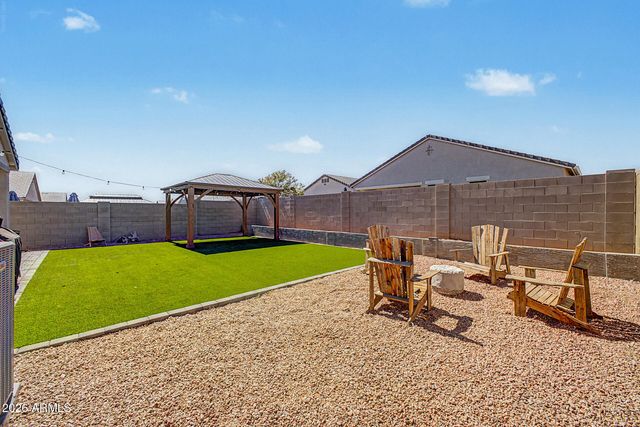2824 W SEAVER Avenue, Apache Junction, AZ 85120