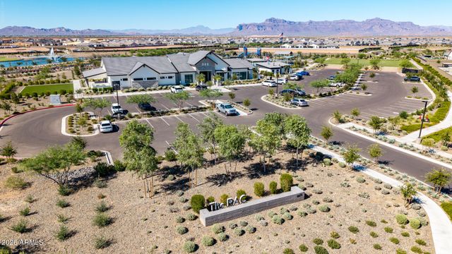 2824 W SEAVER Avenue, Apache Junction, AZ 85120