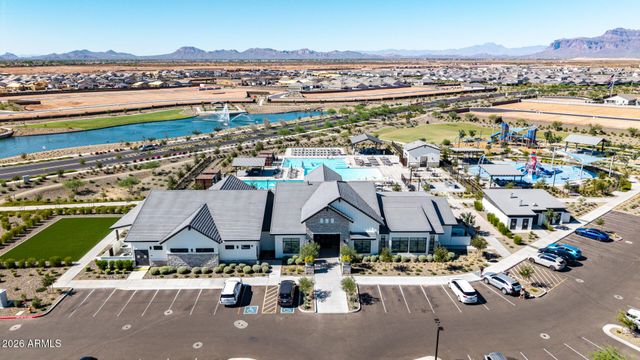 2824 W SEAVER Avenue, Apache Junction, AZ 85120