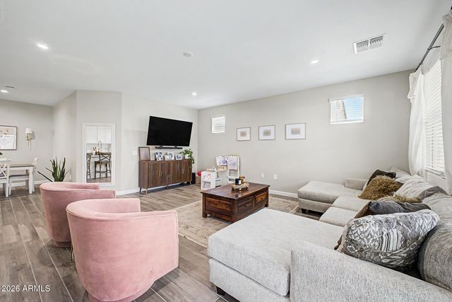 2824 W SEAVER Avenue, Apache Junction, AZ 85120