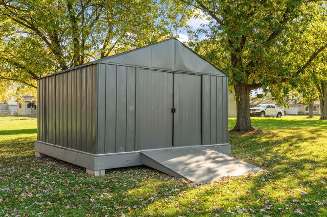 411 Nantucket Road, Valparaiso, IN 46385