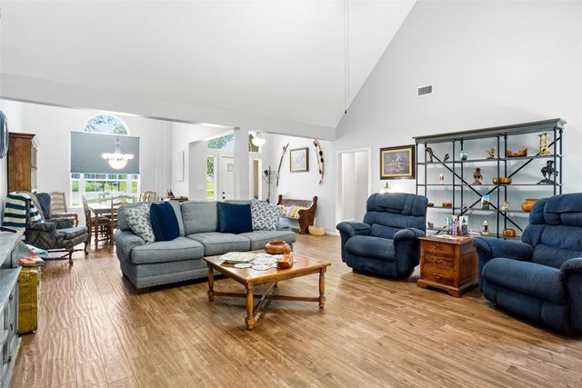 102 Manders Court, Runaway Bay, TX 76426