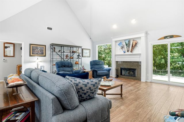 102 Manders Court, Runaway Bay, TX 76426