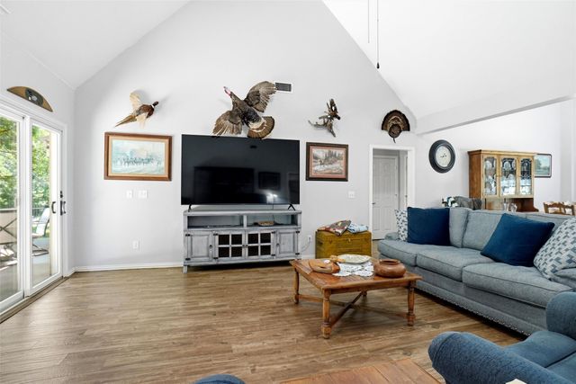 102 Manders Court, Runaway Bay, TX 76426