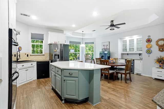 102 Manders Court, Runaway Bay, TX 76426