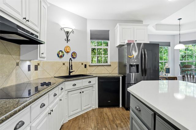 102 Manders Court, Runaway Bay, TX 76426