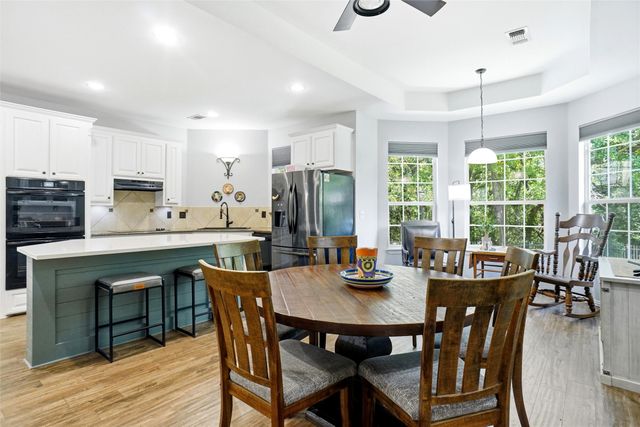 102 Manders Court, Runaway Bay, TX 76426