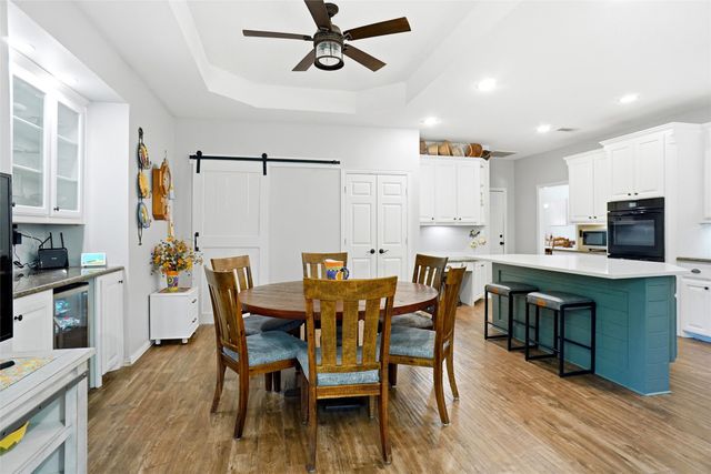 102 Manders Court, Runaway Bay, TX 76426