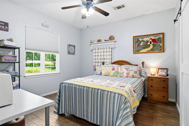 102 Manders Court, Runaway Bay, TX 76426