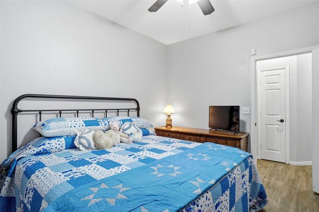102 Manders Court, Runaway Bay, TX 76426