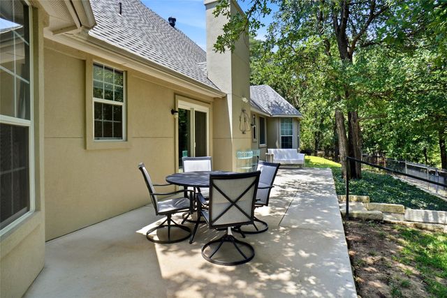 102 Manders Court, Runaway Bay, TX 76426