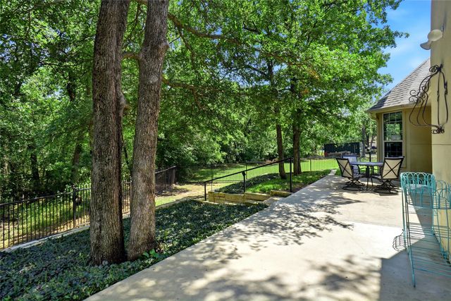 102 Manders Court, Runaway Bay, TX 76426