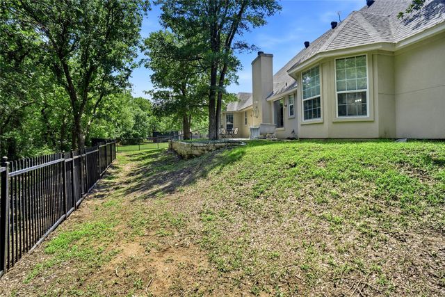 102 Manders Court, Runaway Bay, TX 76426