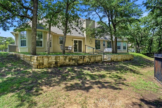 102 Manders Court, Runaway Bay, TX 76426