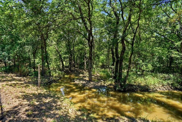 102 Manders Court, Runaway Bay, TX 76426