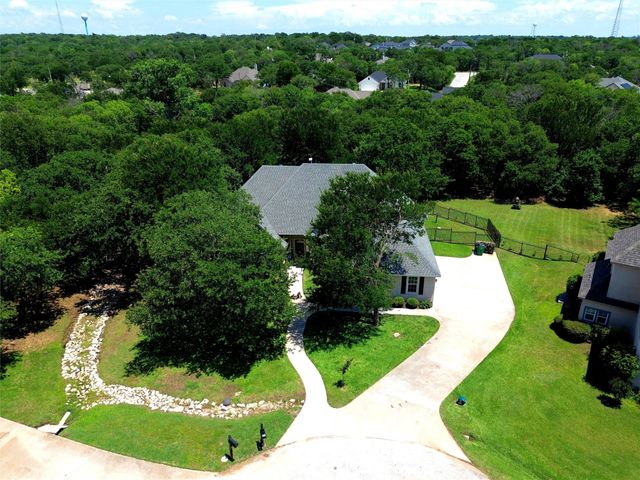 102 Manders Court, Runaway Bay, TX 76426