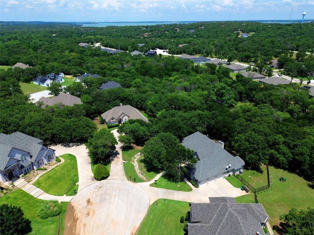 102 Manders Court, Runaway Bay, TX 76426