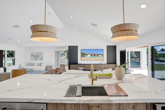 1550 SE 8th Street, Deerfield Beach, FL 33441