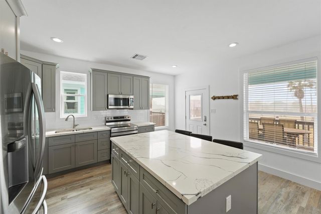 4025 A Vista Boulevard, Galveston, TX 77554