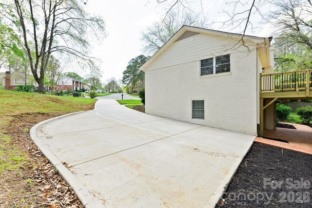 100 Chadmore Drive, Charlotte, NC 28270