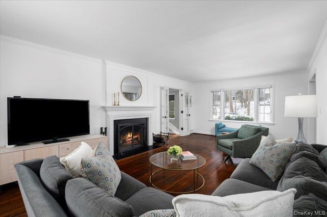 25 Bonnie Way, Larchmont, NY 10538