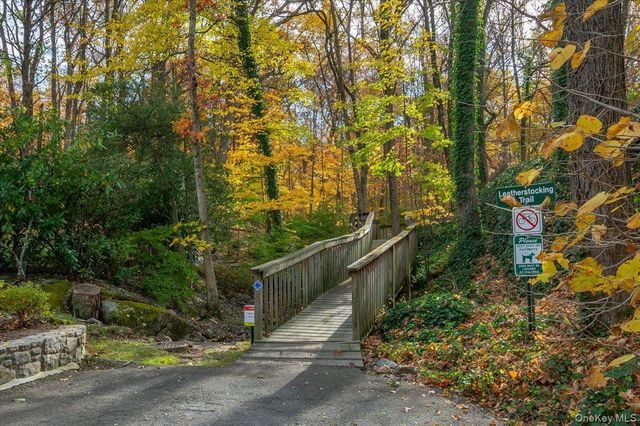 25 Bonnie Way, Larchmont, NY 10538