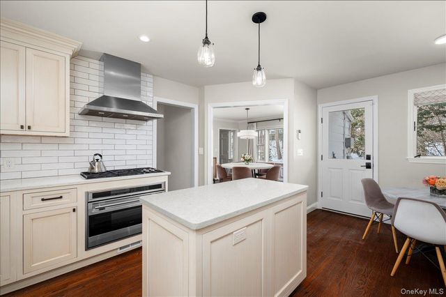 25 Bonnie Way, Larchmont, NY 10538