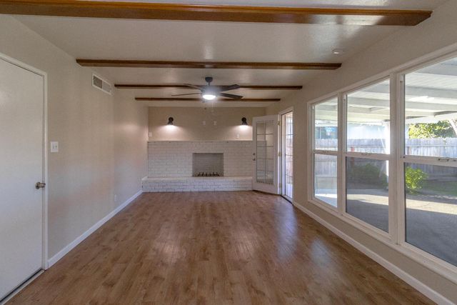 2333 E Austin Way, Fresno, CA 93726