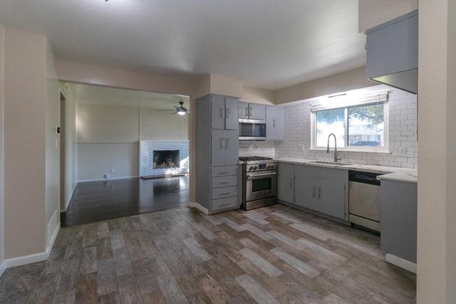 2333 E Austin Way, Fresno, CA 93726