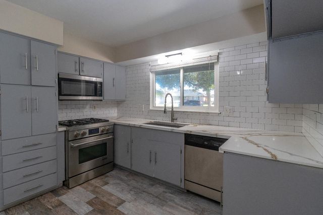 2333 E Austin Way, Fresno, CA 93726