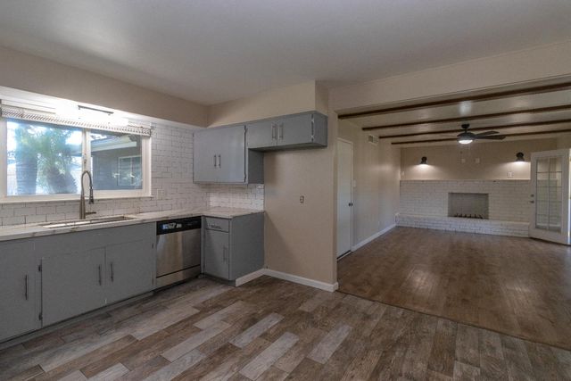 2333 E Austin Way, Fresno, CA 93726