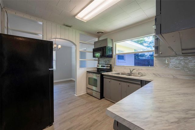 5136 STUDIO DRIVE, Zephyrhills, FL 33542