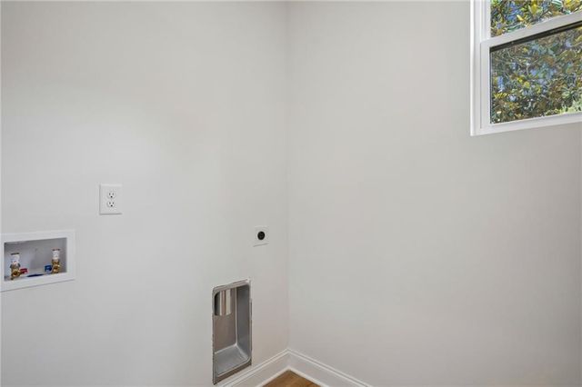 1867 Oakmont Drive NW, Atlanta, GA 30314