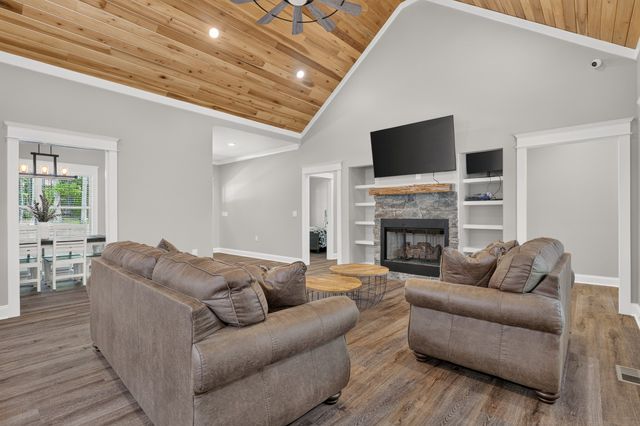 2200 Little Texas Rd, Goodspring, TN 38460