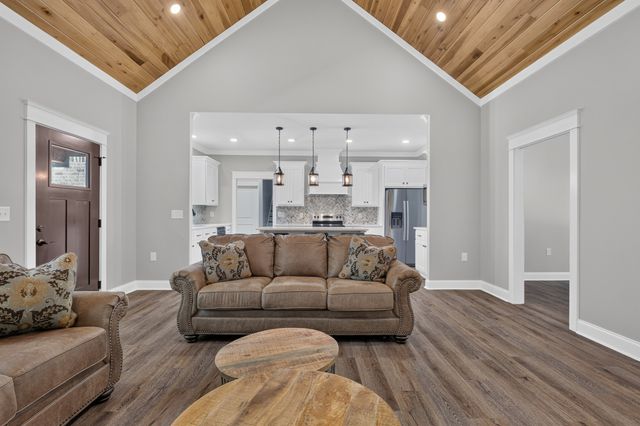 2200 Little Texas Rd, Goodspring, TN 38460