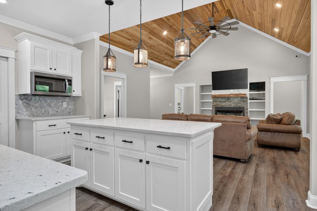 2200 Little Texas Rd, Goodspring, TN 38460