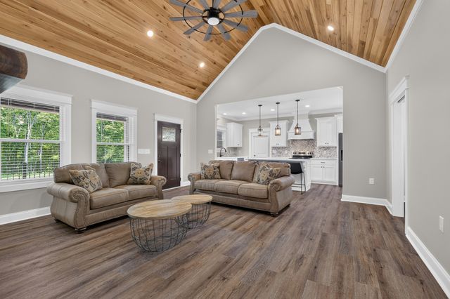 2200 Little Texas Rd, Goodspring, TN 38460