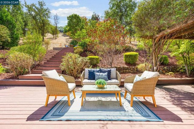1249 Chesterton Ct, Walnut Creek, CA 94596