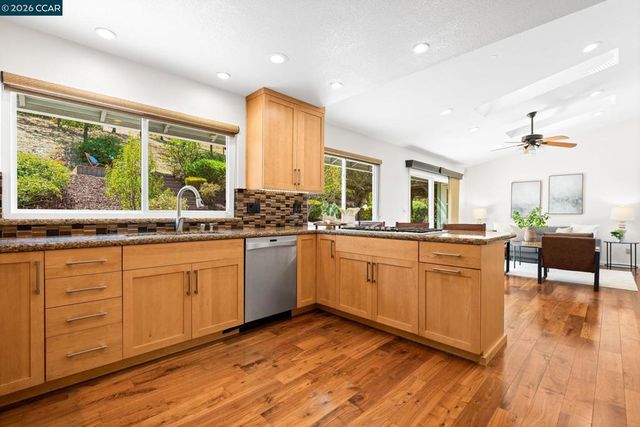 1249 Chesterton Ct, Walnut Creek, CA 94596