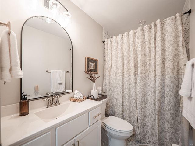 1816 Bayard Park Drive, Evansville, IN 47714