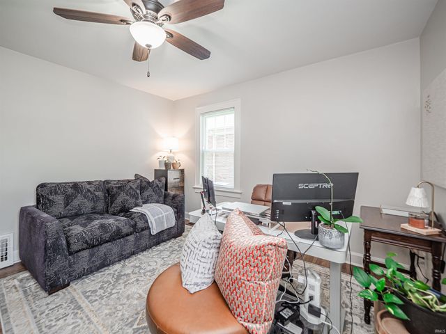 1816 Bayard Park Drive, Evansville, IN 47714