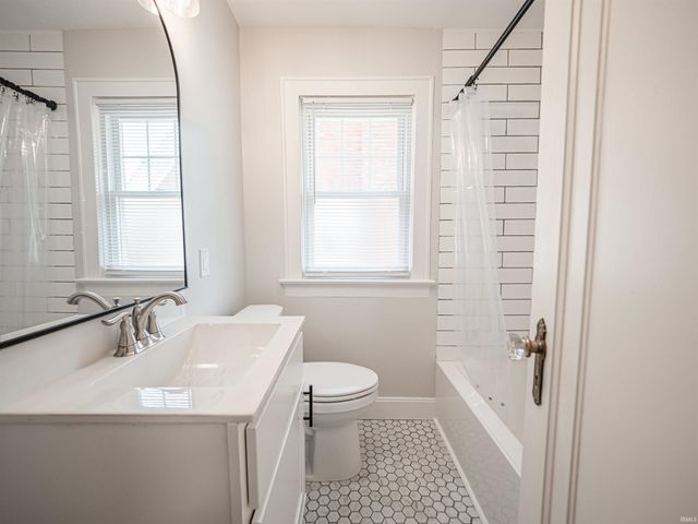 1816 Bayard Park Drive, Evansville, IN 47714