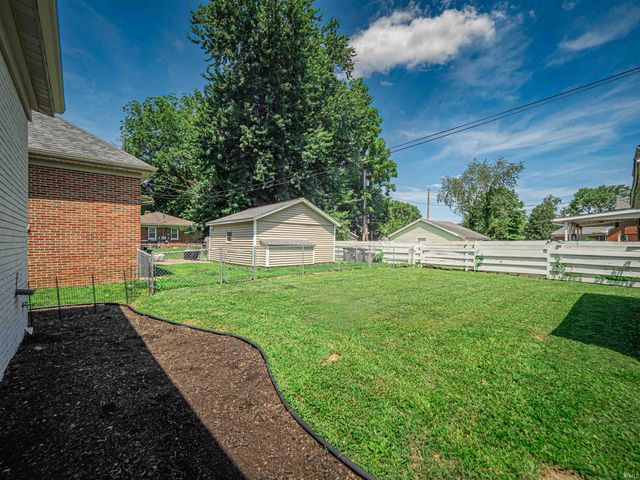 1816 Bayard Park Drive, Evansville, IN 47714